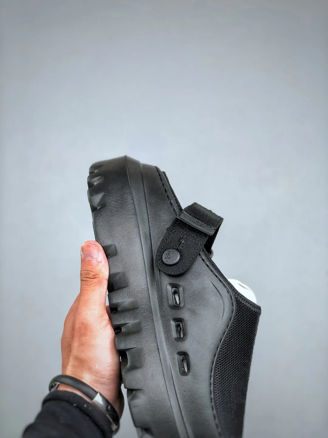 💰440 support store L/UGG summer new snow answer SKTA classic simple, comfortable and versatile, fashionable and casual, thick sole, comfortable, lightweight and breathable clog shoes, silent, wear-resistant and anti-wear. It is a vitality bomb in summer, full of youthful vitality, mesh material is breathable and light, super cool to wear in summer. Adjustable buckle design, convenient and considerate. The thick sole is non-slip and makes walking stable. Whether you are playing on the beach or strolling in the city streets, it can make you full of energy and become the center of attention ~ Size: 38-44